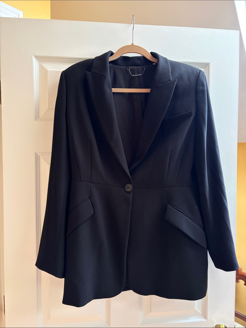 Elie Tahari Black Single-Button Tailored Blazer